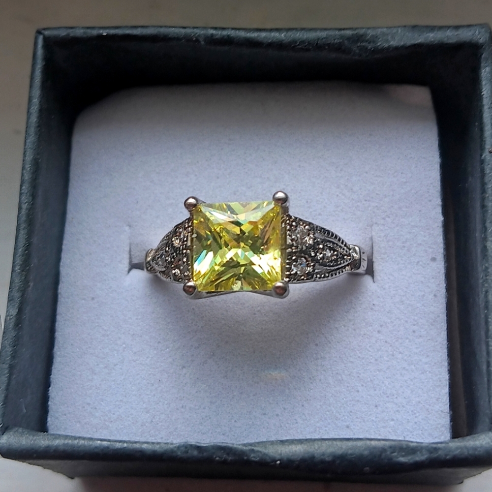 Stunning Yellow Citrine CZ Diamond Ring (Size 5)